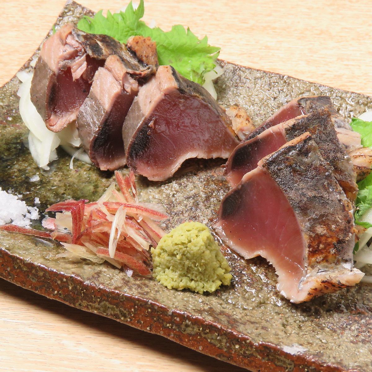 名物の燻製カツオのたたき980円(税込1078円)！