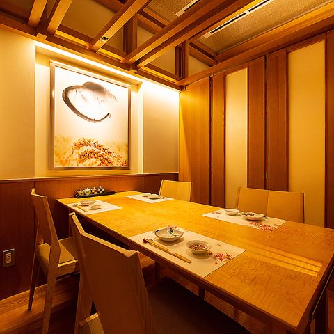 Miyako Hotel, located about 1 minute walk from the Chikushi exit of Hakata Station, has been renovated and opened on the 2nd floor!Enjoy a private space for small parties etc.♪At our restaurant, we offer "Nodoguro" from Tsushima, a remote island in Nagasaki, and "Kiki" from Yobuko. We mainly serve squid.Enjoy Kyushu's seafood in a relaxing space surrounded by warm light and decorated with natural materials.