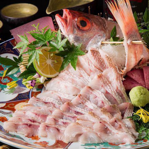 A gourmet city where you can enjoy fresh fish from Kyushu, including rosy seabass and live squid sashimi