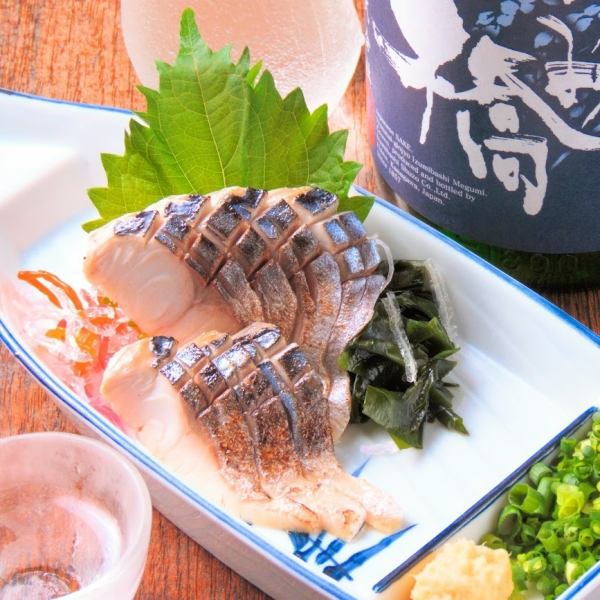 The perfect accompaniment to sake♪ Exceptionally fresh seared mackerel