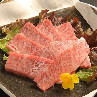 Among high-class Japanese black beef, only [female A5 rank] is used◎