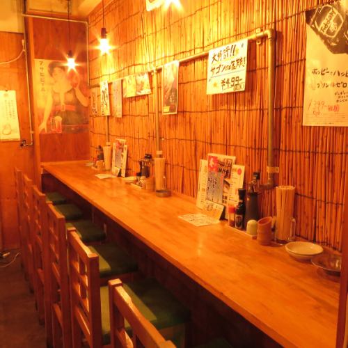 <p>We have a counter seat that is perfect for a drink after going to work and a date! Of course, even one person can feel free to visit us!</p>