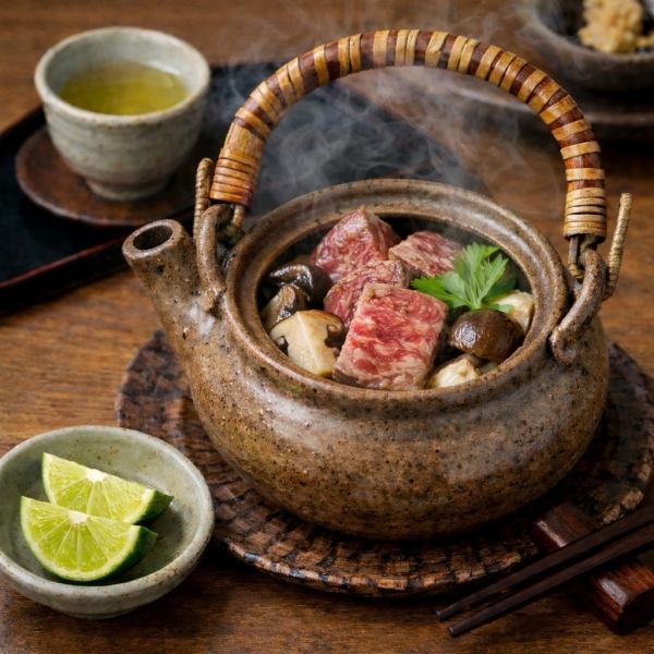 和み屋名物『旬の食材を使った土瓶蒸し』