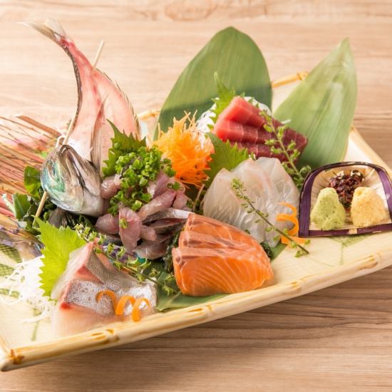 Not just chicken! Fresh fish sashimi procured from Toyosu is available daily