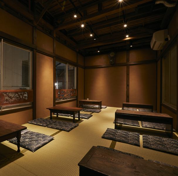The second floor is a tatami mat seat, with tatami mats and cushions.The Showa atmosphere ◎ It can be used by 2 to 25 people ◎ It can be reserved.Please contact the store for consultation regarding the number of people.We also accept small banquets for 3 people.Please enjoy it with a "nostalgic and comfortable" lantern.