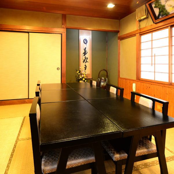 This private room has table seats for 6 people.The hanging scrolls, sliding doors, and shoji screens create a cozy space with a taste.Although it is a private room with a tatami room, it has chairs so you can spend a long time comfortably.