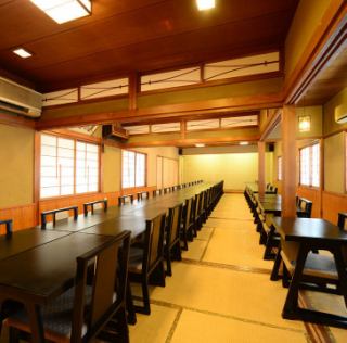 The largest private tatami room in our shop can accommodate up to 40 people.