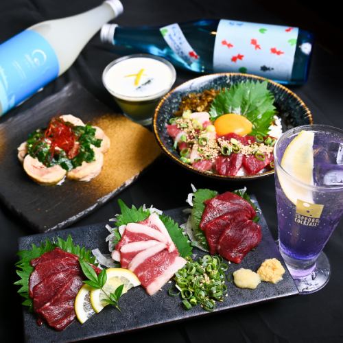 【夏季限定菜单★】本店招牌菜马肉刺身和博多鸡烤猪肉现在推出特别菜单♪