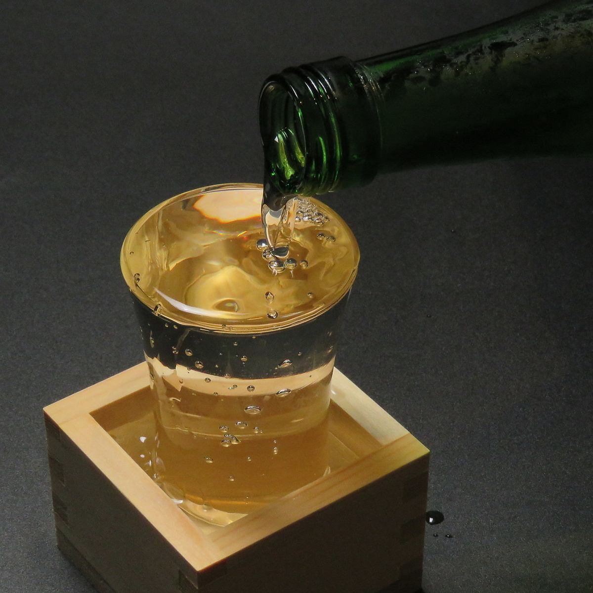 昼飲みもOK!もつ鍋に合う日本酒や焼酎をご用意しております!