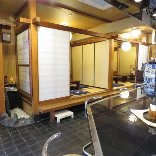 <p>The inside of the store you can enjoy in a long-established calm atmosphere.There are counter / table seats and a private tatami room where you can relax and enjoy your meal.</p>