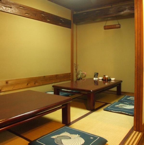 還有一個榻榻米房間，您可以舒適地坐著。請將此榻榻米房間用於各種宴會，如歡迎宴會，歡送會和發布會。