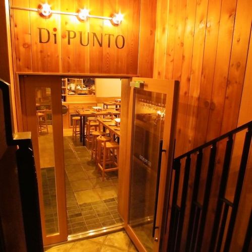 <p>If you go down the stairs leading to the store, you will find a warm space that will make you forget the hustle and bustle of Shibuya. Assorted 5 kinds of cheese is 1595 yen (tax included)! Please try it ♪</p>