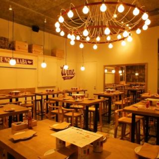 The wood-grained interior has a warm atmosphere ◎ Everyone enjoys it ♪