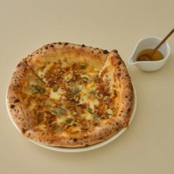 Honey pizza with four kinds of cheese and nuts
