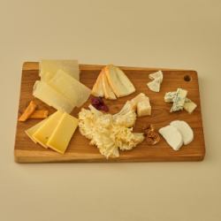 贅沢！7種類のチーズ盛り合わせ