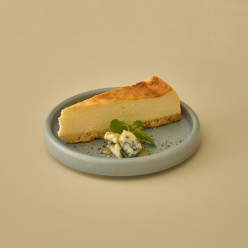 ベイクドチーズケーキと蜂蜜ゴルゴンゾーラ