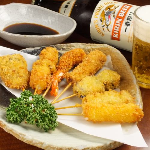 It goes perfectly with beer! The crunchy batter is irresistible...♪ Kushikatsu platter (7 types)