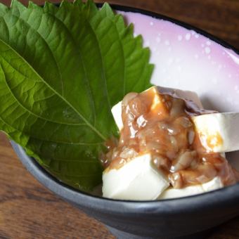 マグロの酒盗クリームチーズ