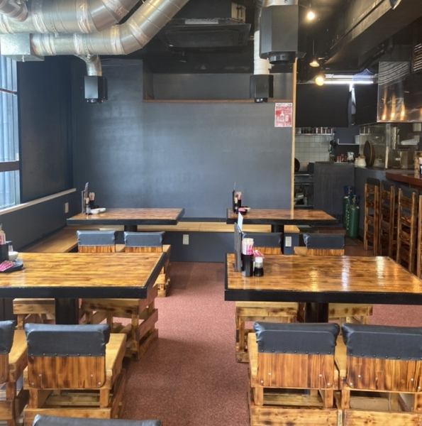 当店は団体様での貸切利用も可能です！3時間飲み放題つきのリーズナブルなコースもご用意しておりますので、時間を気にすることなくじっくりご歓談いただけます♪また、人数に合わせてテーブルのレイアウトを変更することも可能ですので、どうぞお気軽にお声がけください◎