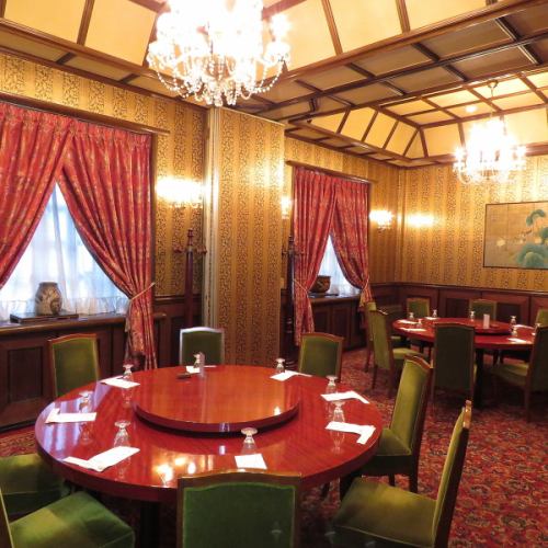 Private room seats available / Up to 22 people can be accommodated by opening the partition