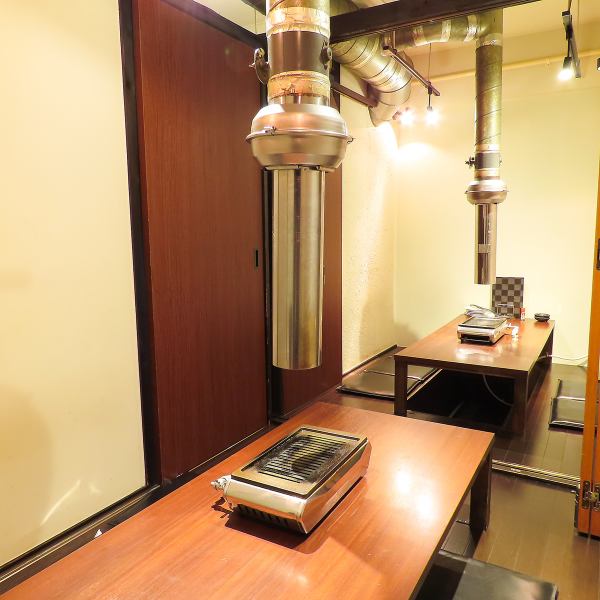 6名様用の個室を2部屋ご用意。扉を開けて12名様でのご利用も可能なので、気の知れた仲間との集まりや、お子様連れでも安心のプライベート空間として人気です♪接待やゆったりしたお食事にもおすすめ！