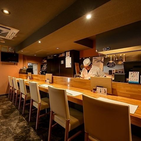 隠れ家のような落ち着いた空間でゆっくりとお食事をお楽しみください♪