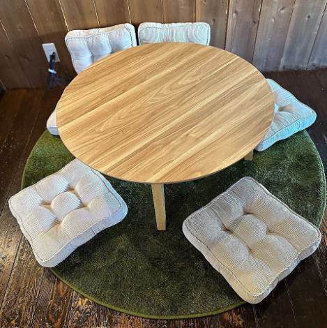 冬場は特に人気のこたつ席！寒い冬季には布団付きになります◎2～4名様、3～5名様、4～6名様向けのお席を完備しているので、少人数の女子会やご家族でのお食事、気軽なご宴会にも最適です☆山小屋風の落ち着いた空間で、会話が弾むひとときをお過ごしください♪