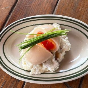 ポテトサラダ煮卵のせ