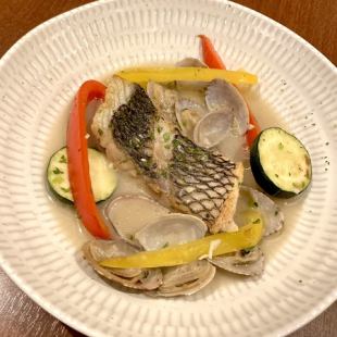 しょっつる入りアクアパッツァ