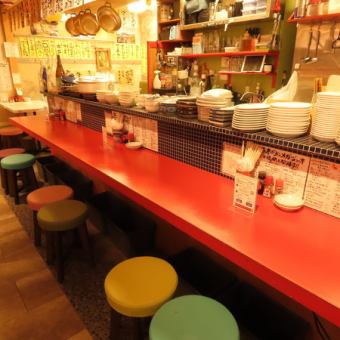 カウンター席ございます。