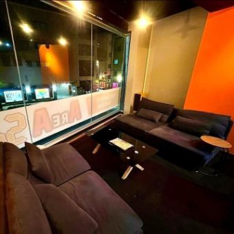 【-PRIVATE ROOM- 1h/3,000엔(부가세 포함)】4분 걸이의 테이블&소파석이 되고 있습니다!