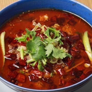 숙련 된 요리사가 만드는 중국 요리를 즐기십시오!
