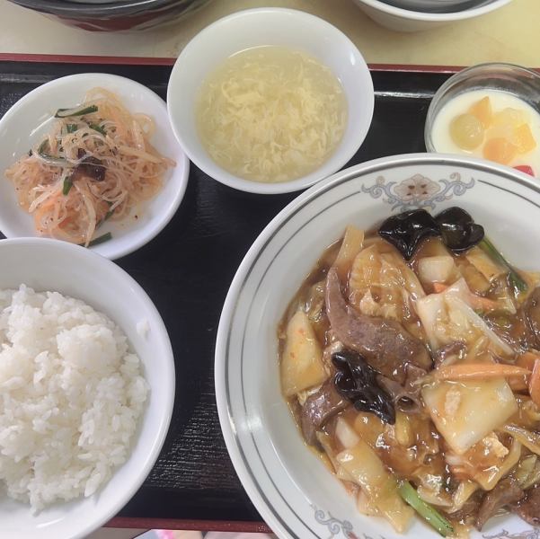 【일품 점심】 볼륨 만점! 만족감 가득한 점심 세트 메뉴