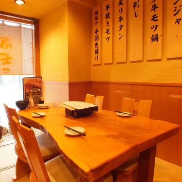 The table seats are also recommended when you want to drink casually ♪ It is a space where you can get excited with a small number of people.