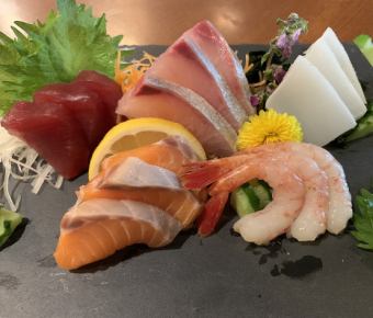 Assortment of 5 kinds of fresh fish sashimi