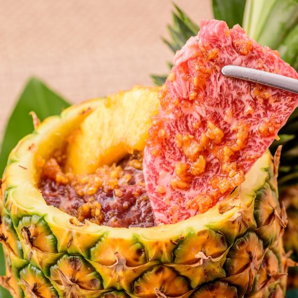 Thigh meat in a pineapple jar with grilled pineapple