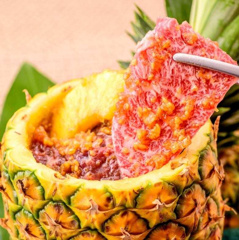 Thigh meat in a pineapple jar with grilled pineapple
