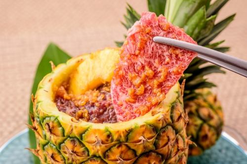 Pineapple jar filled thigh meat with grilled pineapple