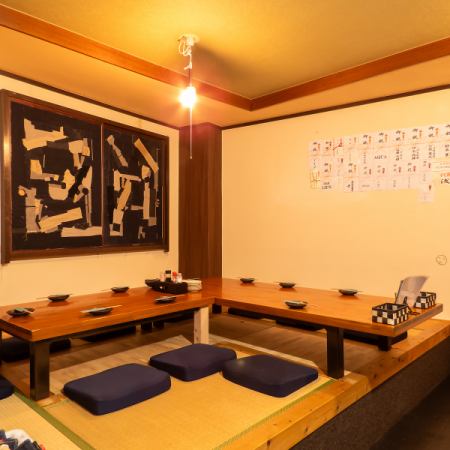 7人掛けの掘りごたつ席と3人掛けの席を合わせて、8～10名様までご利用いただくことが可能です！会社の宴会や友人同士での飲み会など様々なシーンにご利用ください♪