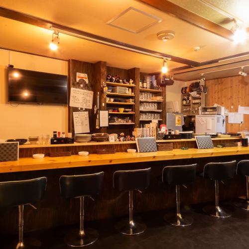 落ち着いた雰囲気が自慢の店内で、美味しい海鮮料理を！