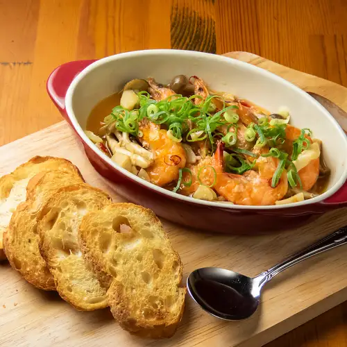 Enjoy the carefully prepared dishes to your heart's content.
