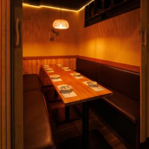 Sofa seating for large groups, perfect for parties! Not only all-you-can-drink courses, but also all-you-can-drink a la carte options! Find your favorite from the extensive drink menu and toast together! Enjoy a fun time! [Shinjuku Izakaya, Private Rooms, Birthdays, Anniversaries, Banquets, Girls' Night Out, All-You-Can-Eat, All-You-Can-Drink, All-You-Can-Eat-And-Drink]