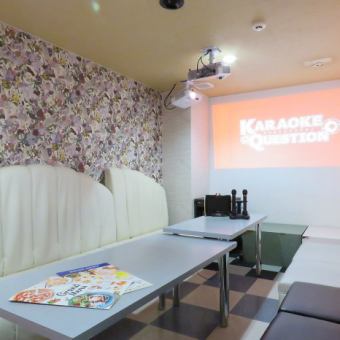 全室内装が異なるため、どこの部屋に案内されるのかが毎回のお楽しみ！何回来ても飽きません♪常連様なら御気に入るの部屋をリクエストする事も◎気の置けない仲間と思い切り歌ってストレス発散♪