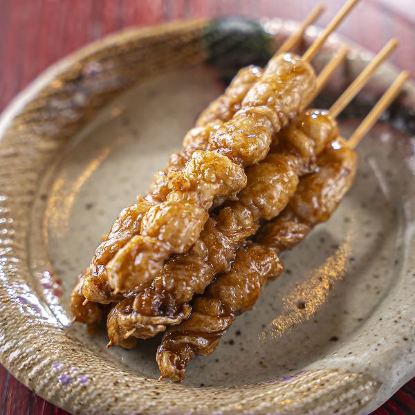 【自慢の博多料理】彦根にいながら博多の名物料理が味わえる。くるくる鳥皮など、博多料理各種揃ってます！