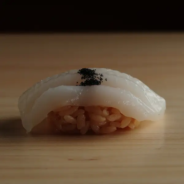 【お好みの寿司単品でもご提供】職人が握る本格赤酢寿司の他には巻物や小鉢やお刺身なども豊富にご用意♪