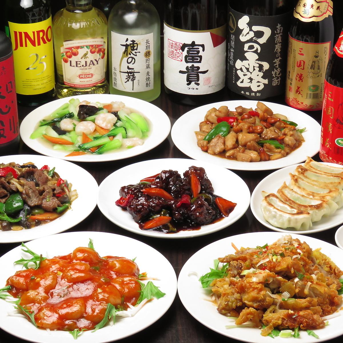 [吃到饱] 3,800 日元，7 道以上菜肴和 40 道以上酒精饮料。包间和榻榻米最多可容纳80人♪