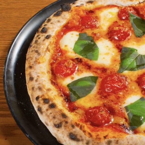 Very popular! Authentic stone oven pizza Margherita