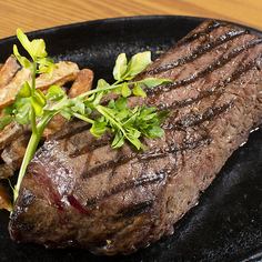 [Wagyu One Pound Steak] Wagyu beef on an iron plate steak for one pound (450g)!