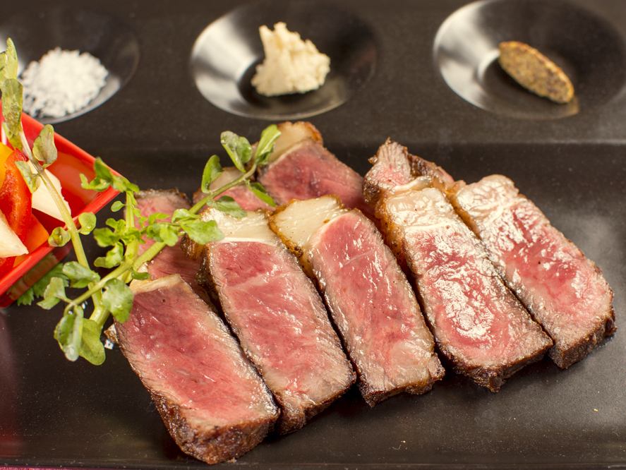 请尝尝我们引以为豪的自家腌制肉1200日元起。