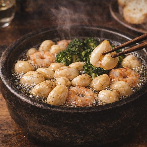 明日予定がない人のアヒージョ(バケット付き)